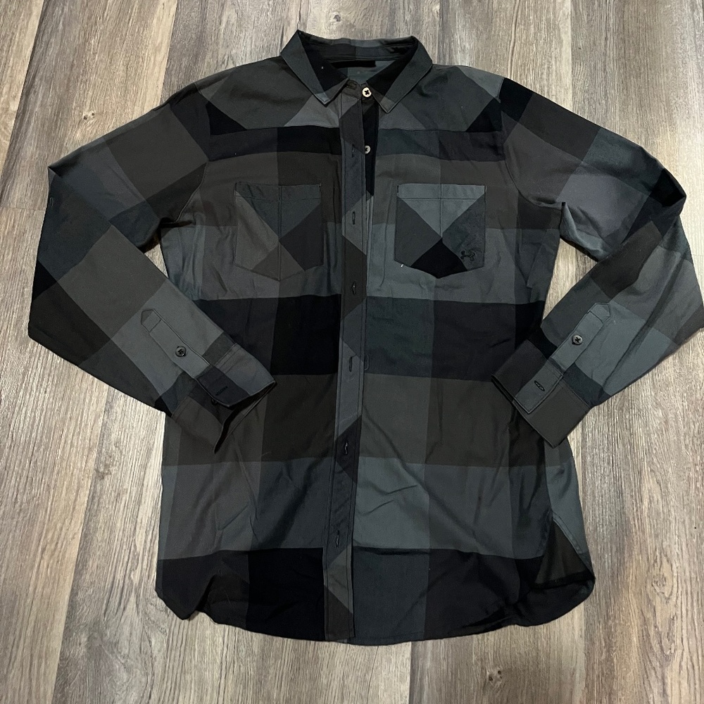 Under armour plaid top size Med